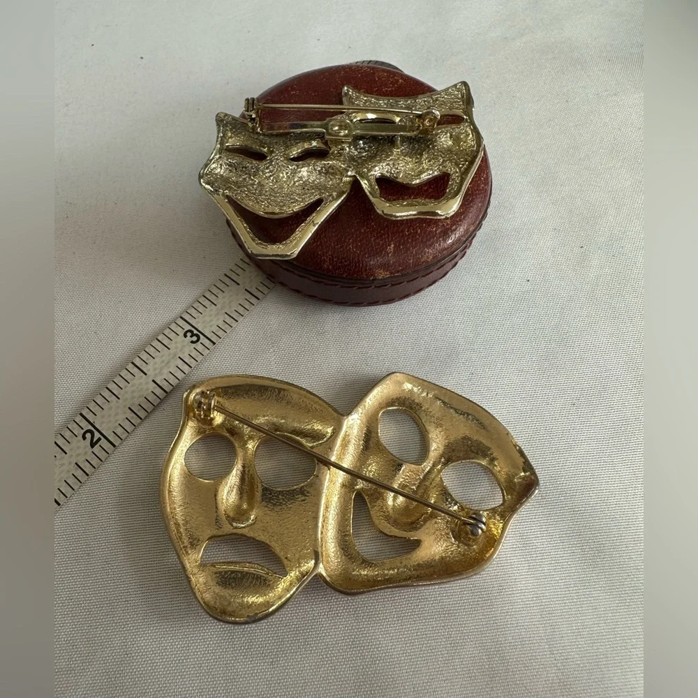 Vintage goldtone Comedy Drama mask pin